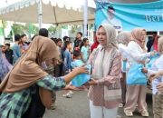 TP PKK dan DWP Semangat Berbagi Takjil di Momen Ramadan di Mahan Agung